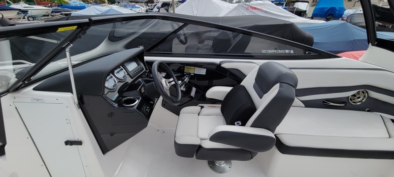 2017 24′ 242 LIMITED SE Sport Boat w Trailer