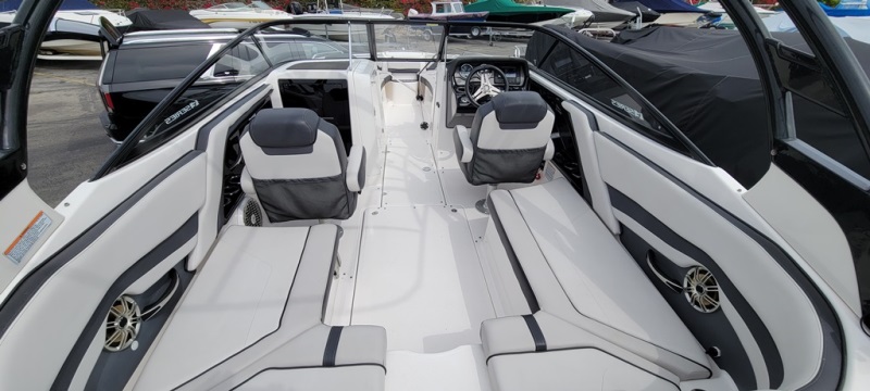 2017 24′ 242 LIMITED SE Sport Boat w Trailer