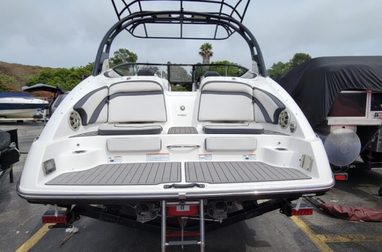 2017 24′ 242 LIMITED SE Sport Boat w Trailer