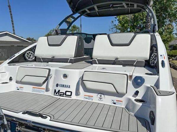 2022 25′ Yamaha Boat 252 SE