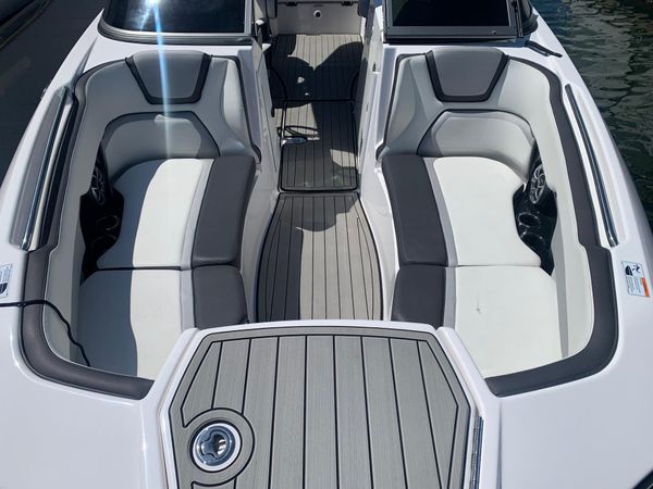 2022 25′ Yamaha Boat 252 SE