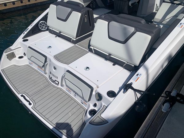 2022 25′ Yamaha Boat 252 SE