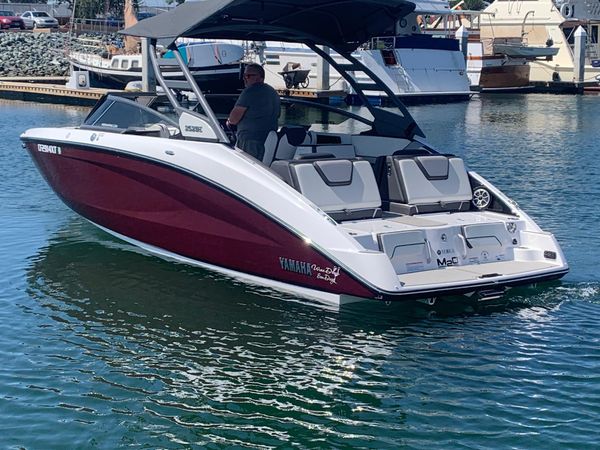 2022 25′ Yamaha Boat 252 SE