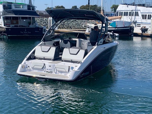 2022 25′ Yamaha Boat 252 SE