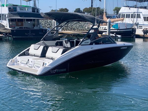 2022 25′ Yamaha Boat 252 SE