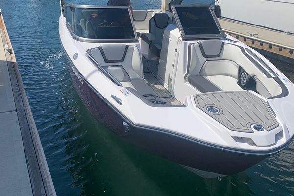 2022 25′ Yamaha Boat 252 SE