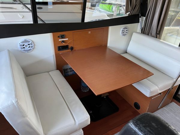 2017 30′ Jeanneau NC9 – Powerboat