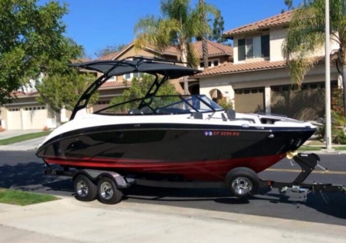 2017 24′ 242 LIMITED SE Sport Boat w Trailer