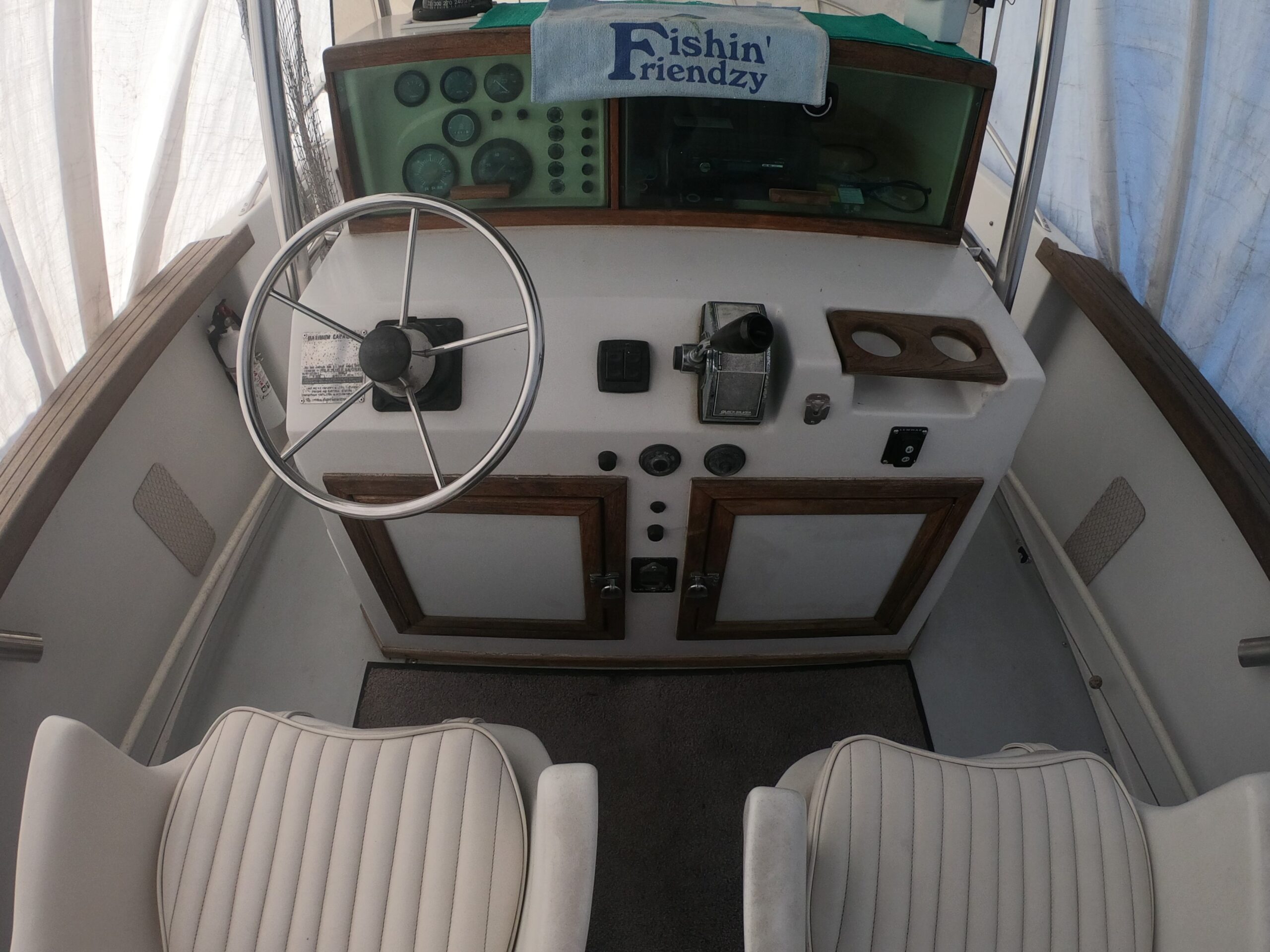 1987 23′ Center Console