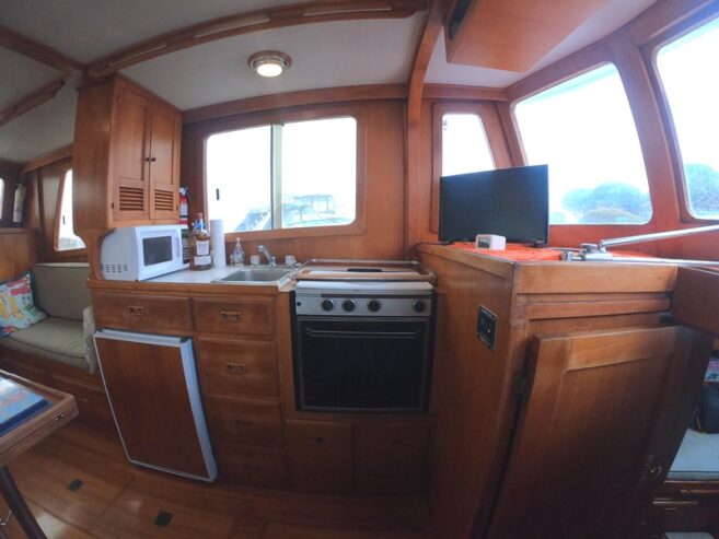 1977 34′ CHB Trawler Double Cabin W New Decks