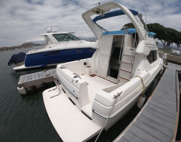 2005 28′ Bayliner Flybridge w Trailer