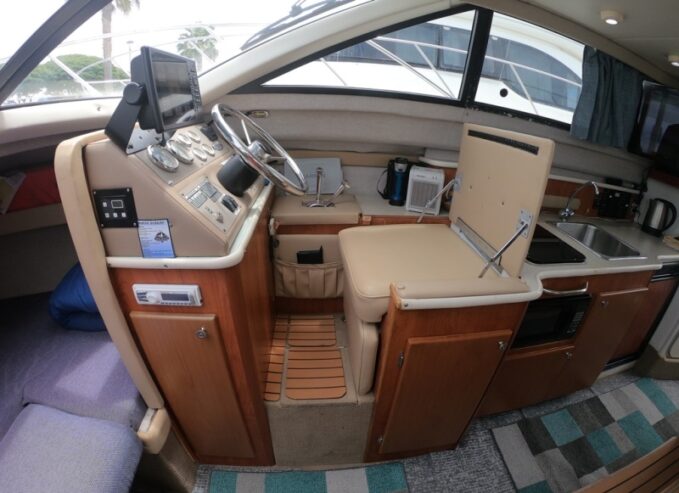 2005 28′ Bayliner Flybridge w Trailer