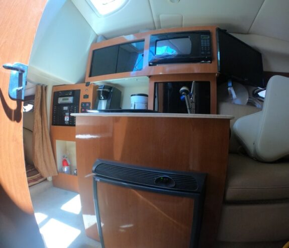 2007 26′ Maxum 2600 Express Cruiser w Bow Thruster, Trailer