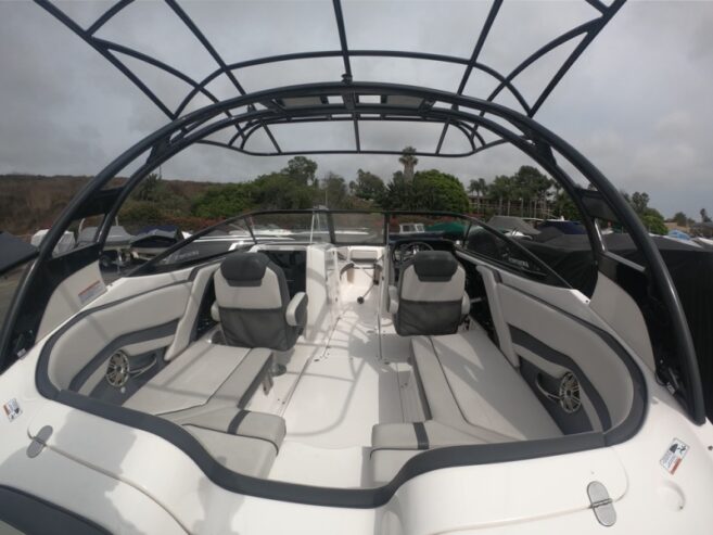 2017 24′ 242 LIMITED SE Sport Boat w Trailer