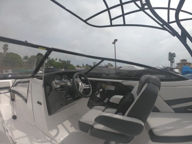 2017 24′ 242 LIMITED SE Sport Boat w Trailer