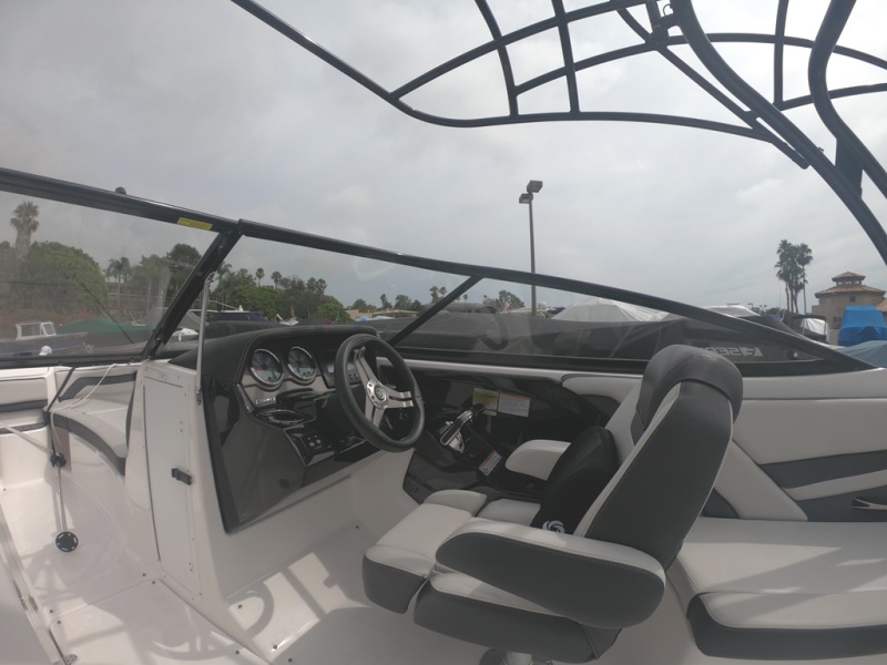 2017 24′ 242 LIMITED SE Sport Boat w Trailer