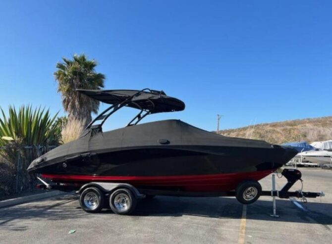 2017 24′ 242 LIMITED SE Sport Boat w Trailer