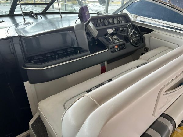 1991 35′ Sea Ray 350 Sundancer