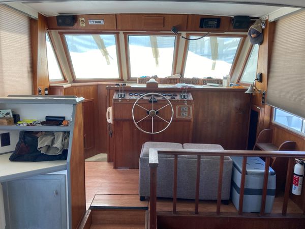 1984 48′ Uniflite Yacht Home