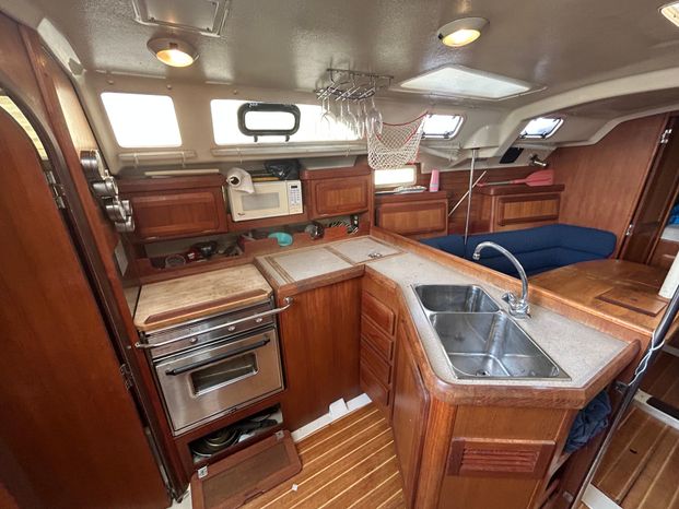 1993 33′ HUNTER LEGEND 35.5