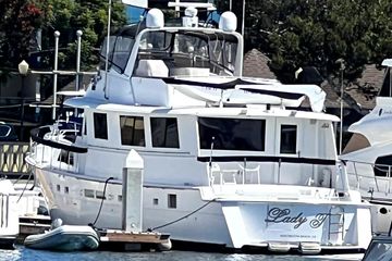 1986 70′ Hatteras 70 Cockpit Motor