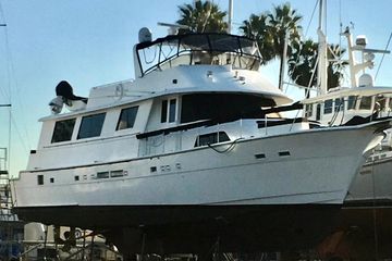 1986 70′ Hatteras 70 Cockpit Motor