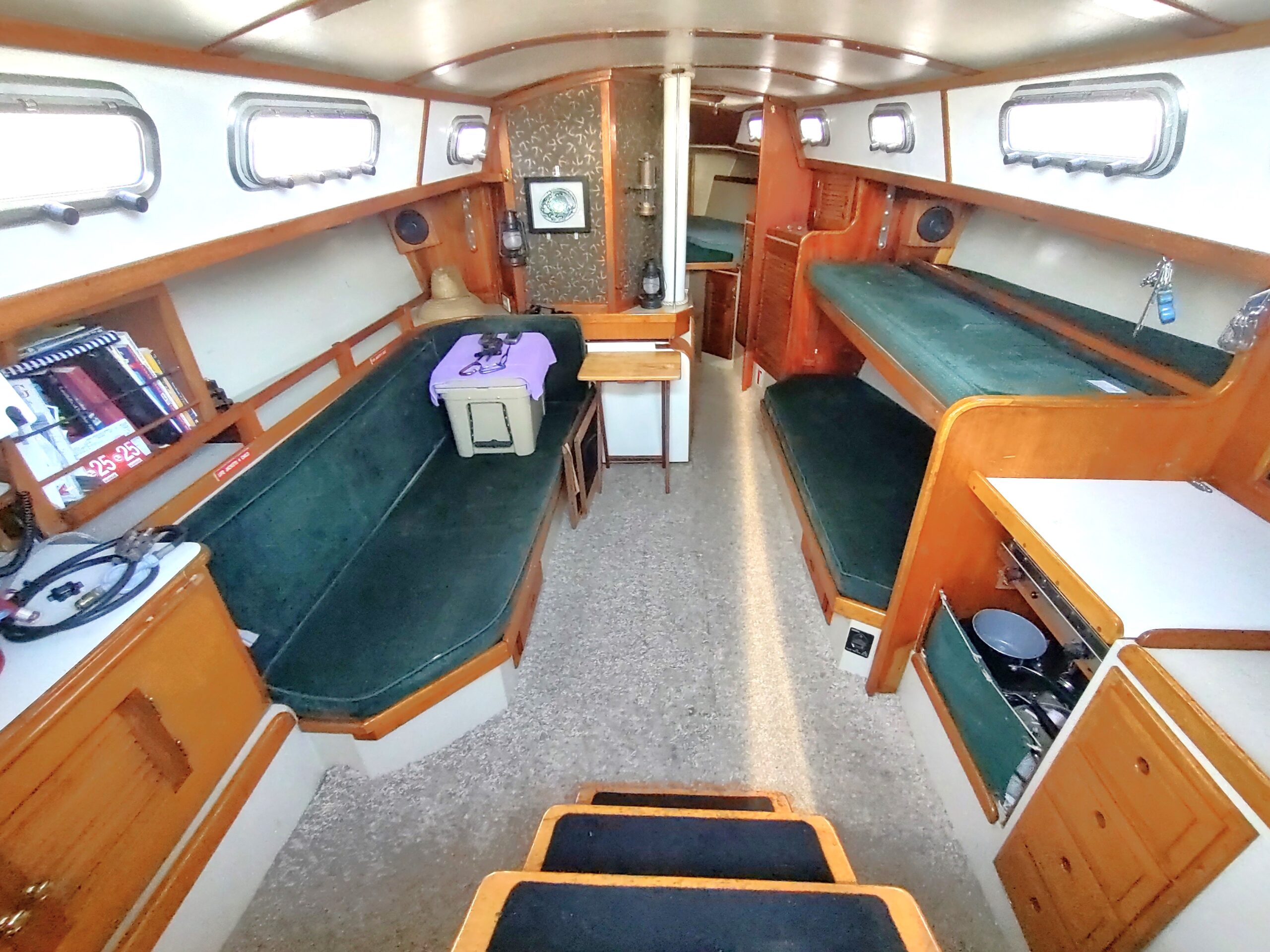 1972 36′ ISLANDER