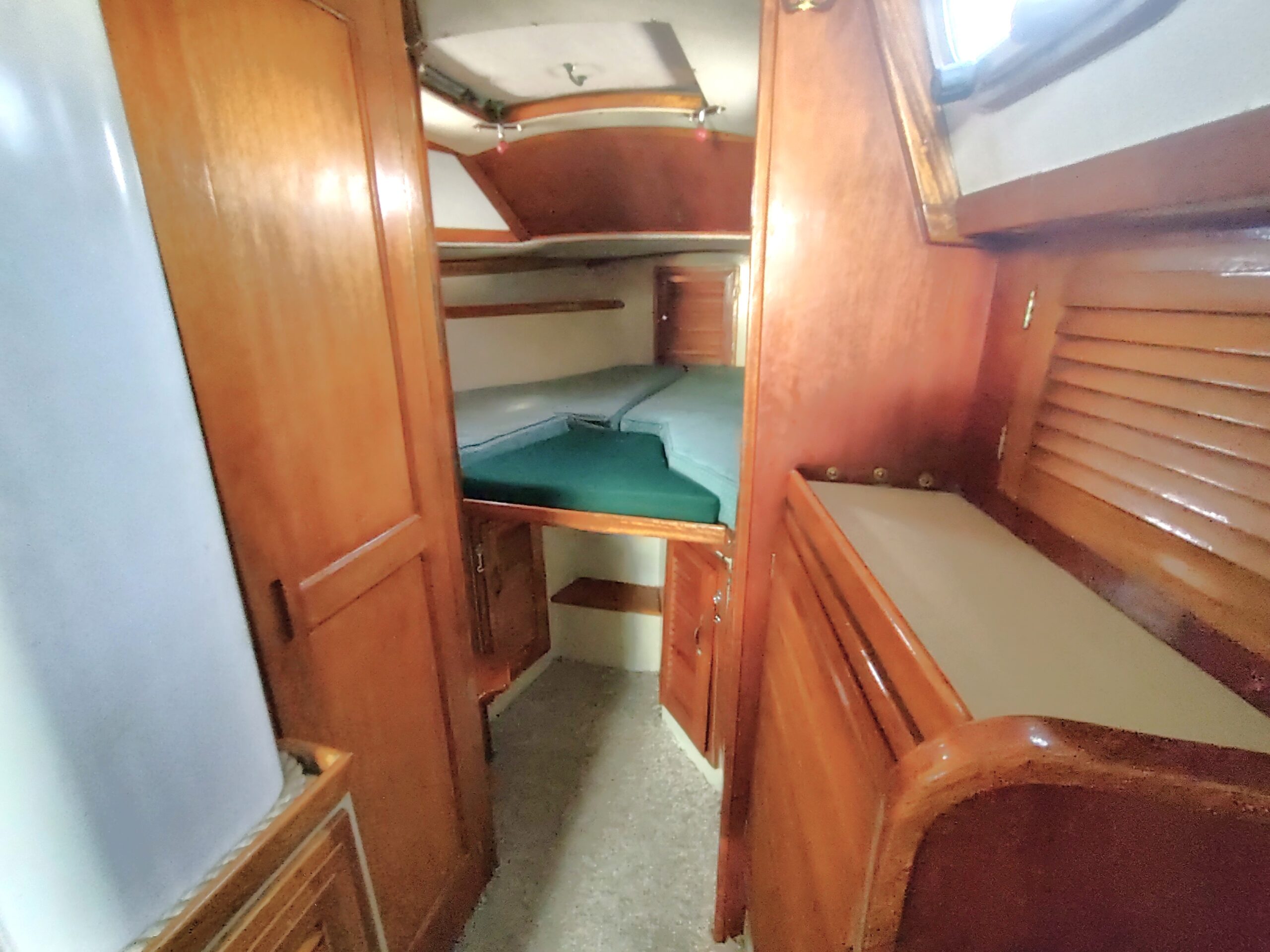 1972 36′ ISLANDER