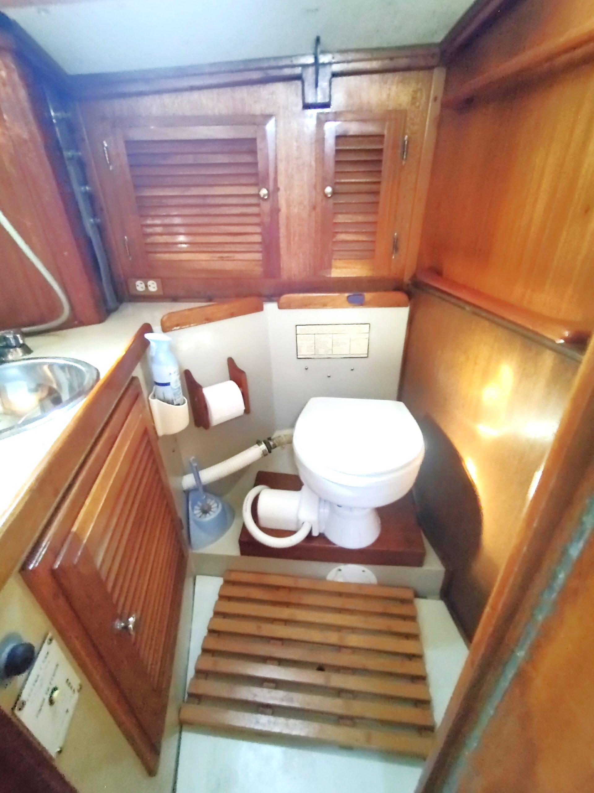 1972 36′ ISLANDER