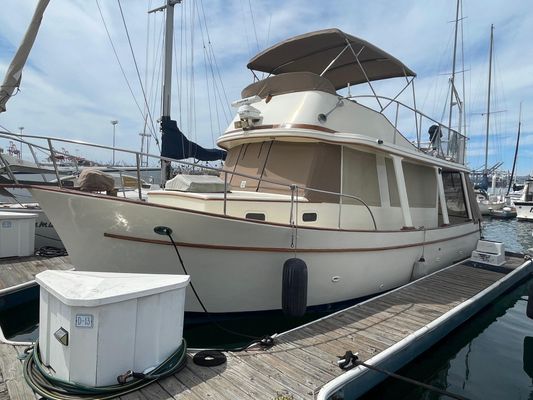 1977 34′ Marine Trader Europa