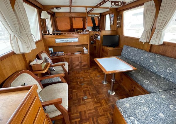 1977 34′ Marine Trader Europa