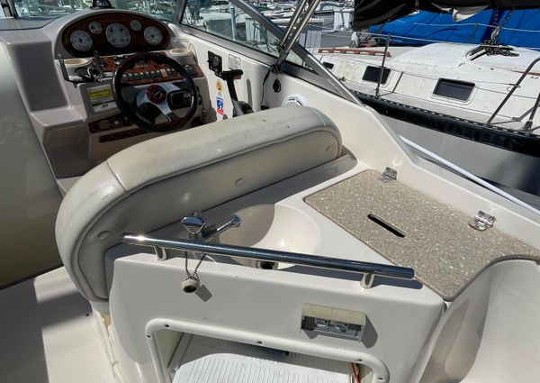 2005 27′ Rinker Fiesta Vee 250