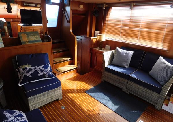 1988 42′ Golden Star Sundeck MY