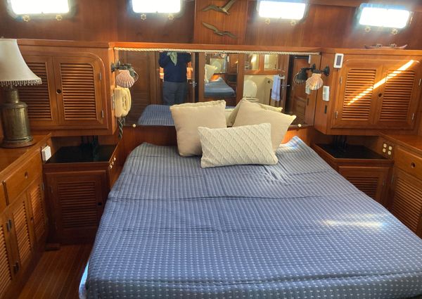 1985 40′ Spindrift SUNDECK TRAWLER