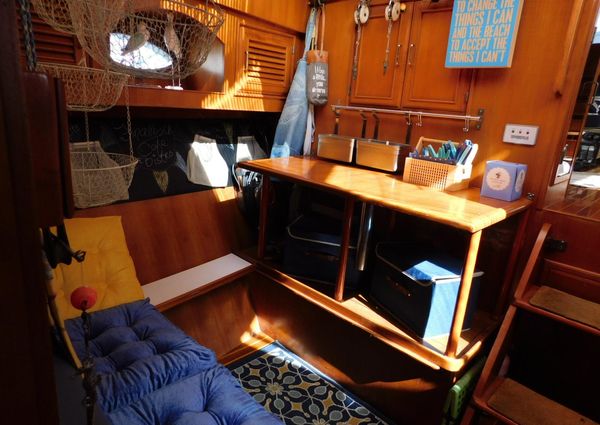 1988 42′ Golden Star Sundeck MY