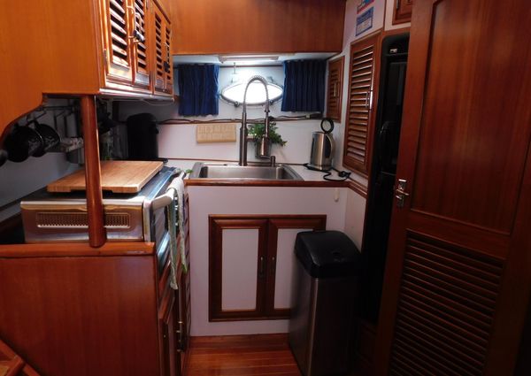 1988 42′ Golden Star Sundeck MY