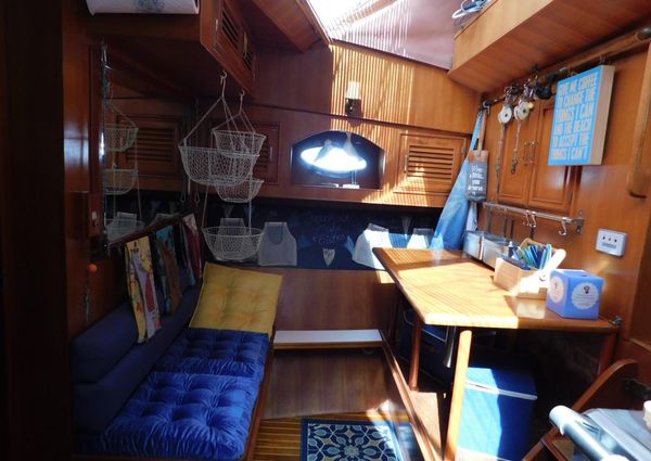 1988 42′ Golden Star Sundeck MY