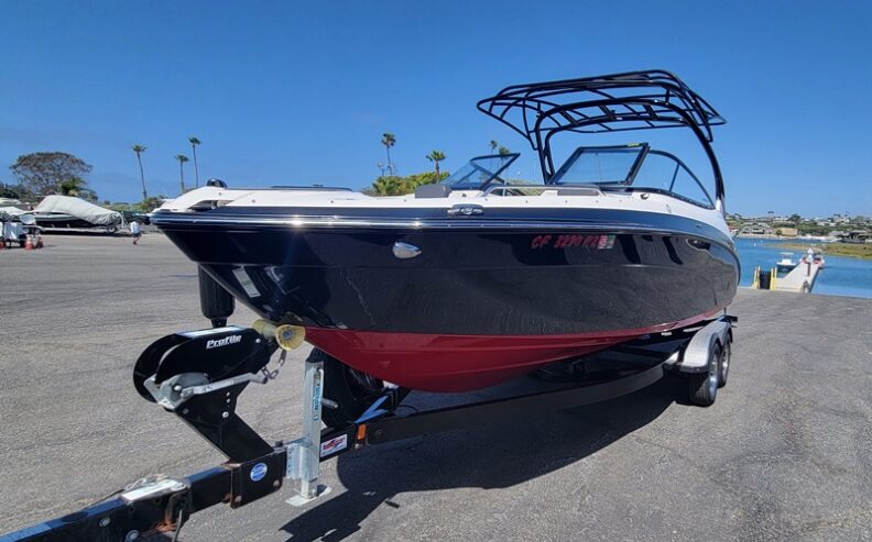 2017 24′ 242 LIMITED SE Sport Boat w Trailer