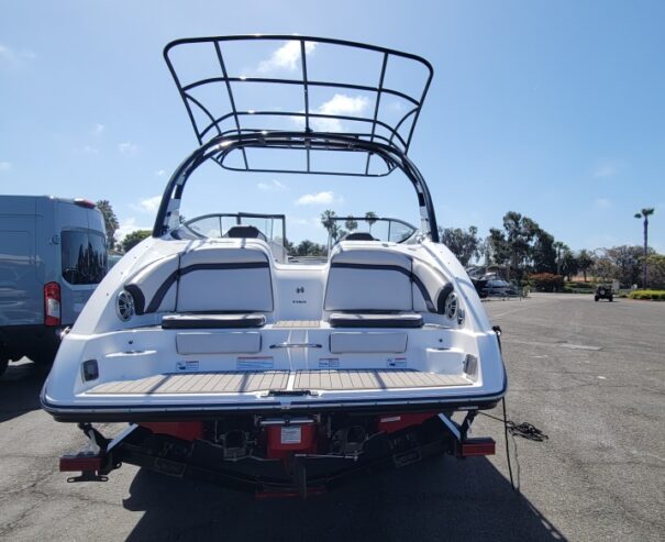 2017 24′ 242 LIMITED SE Sport Boat w Trailer