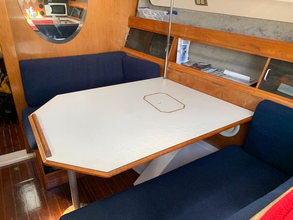 1986 31′ Hunter 31