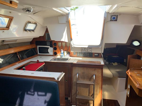 1986 31′ Hunter 31