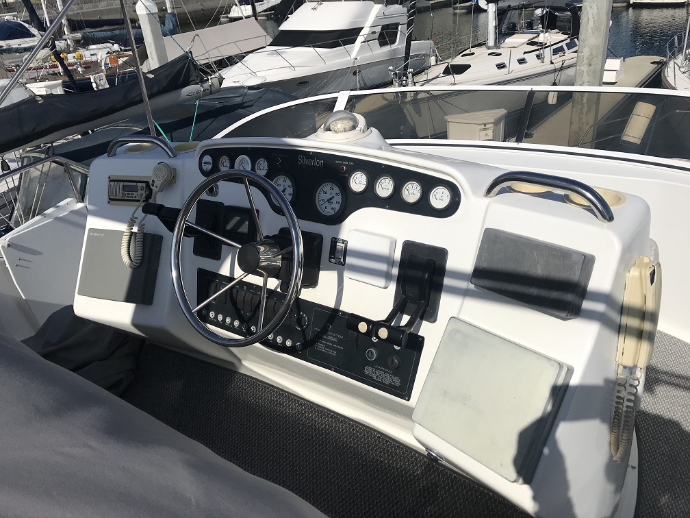 1997 37′ Silverton 372