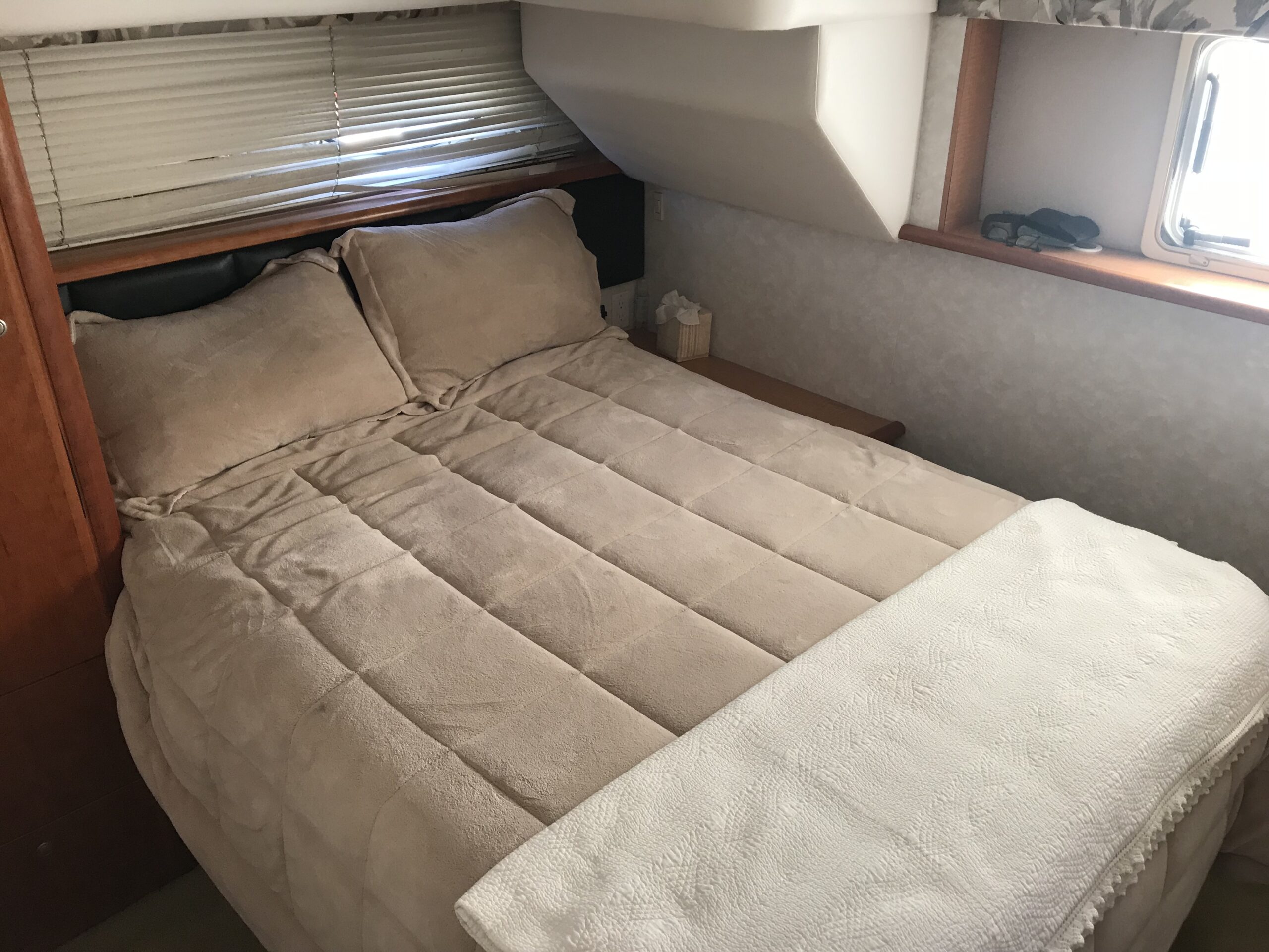 1997 37′ Silverton 372