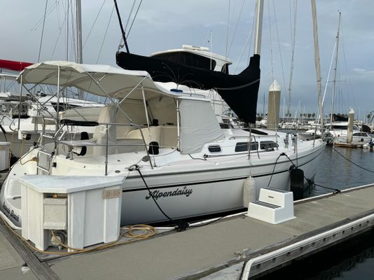 2003 35′ Catalina 350