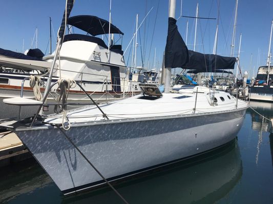 1987 37′ Hunter 37.5