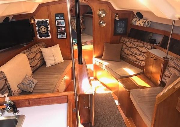 1987 37′ Hunter 37.5