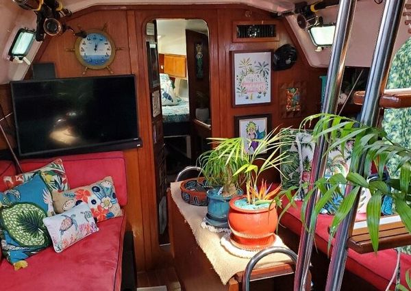 1983 54′ Hunter 54