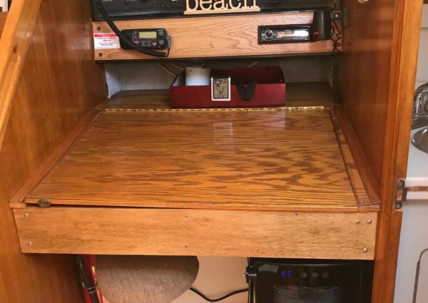 1987 37′ Hunter 37.5