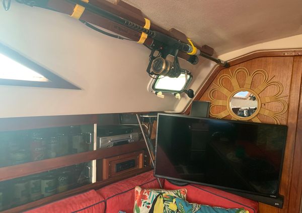 1983 54′ Hunter 54