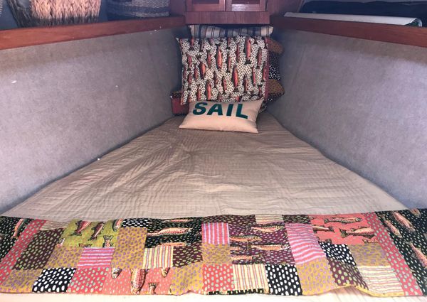 1987 37′ Hunter 37.5